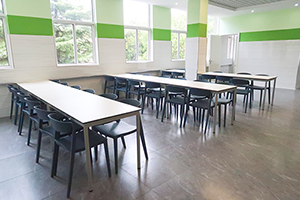 上?？茦驀H學校校園環(huán)境