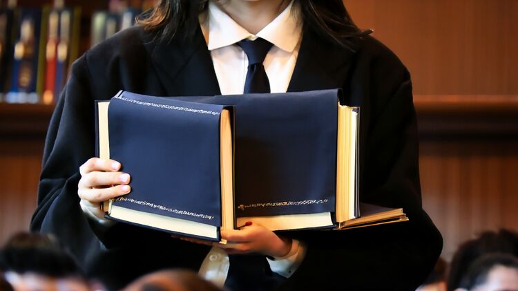 鼎石國際學(xué)?？诒?>
                                </div>
                                <div   id=